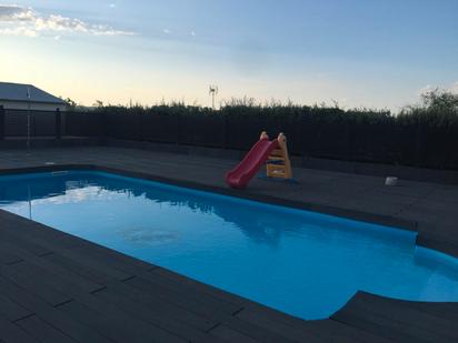 Swimming pool of House or chalet for sale in Barajas de Melo  with Heating, Private garden and Terrace
