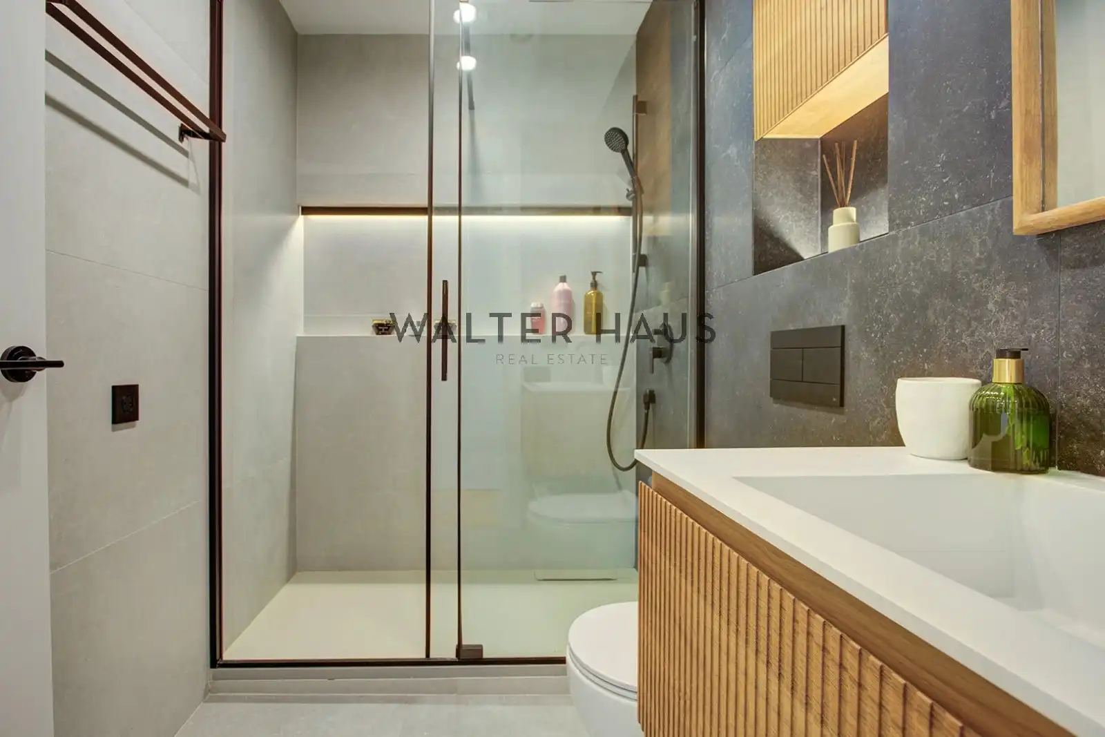 Baño de Piso en venta en Barcelona con Aire acondicionado, Calefacción y Terraza