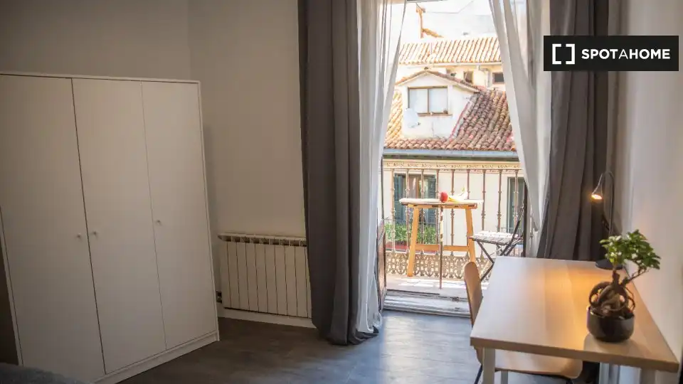 Habitación de Piso de alquiler en Madrid con Aire acondicionado, Calefacción y Amueblado