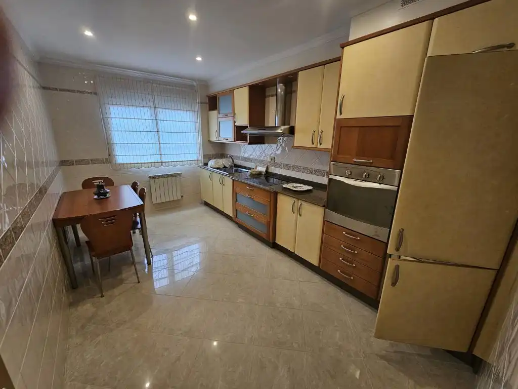 Cocina de Piso en venta en Boiro con Calefacción, Parquet y Trastero
