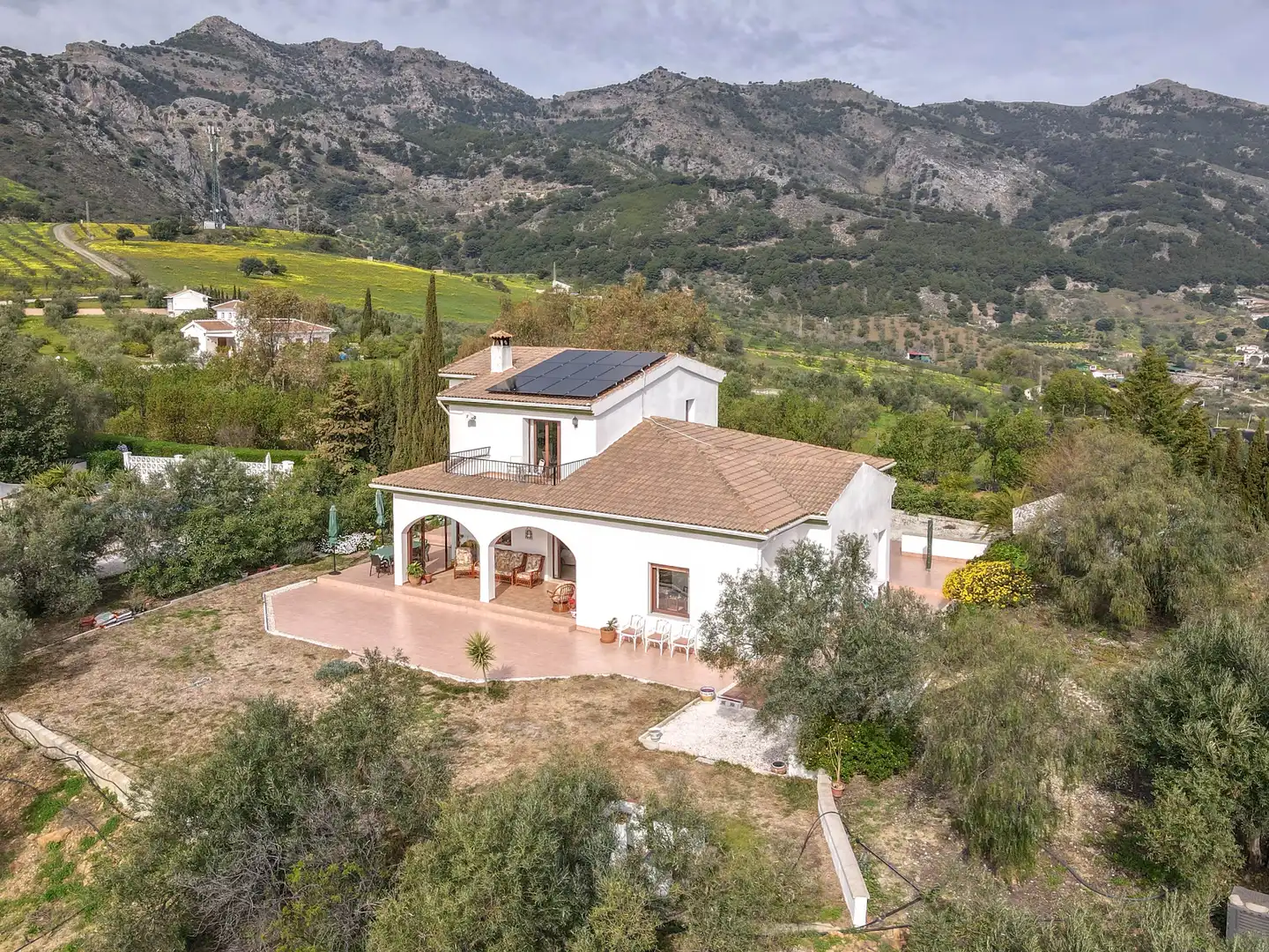 Vista exterior de Casa o chalet en venta en Casarabonela con Aire acondicionado, Jardín privado y Piscina
