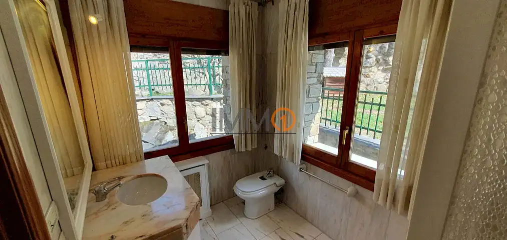 Casa aparellada amb jardí en venda a Engolasters, imagen 36