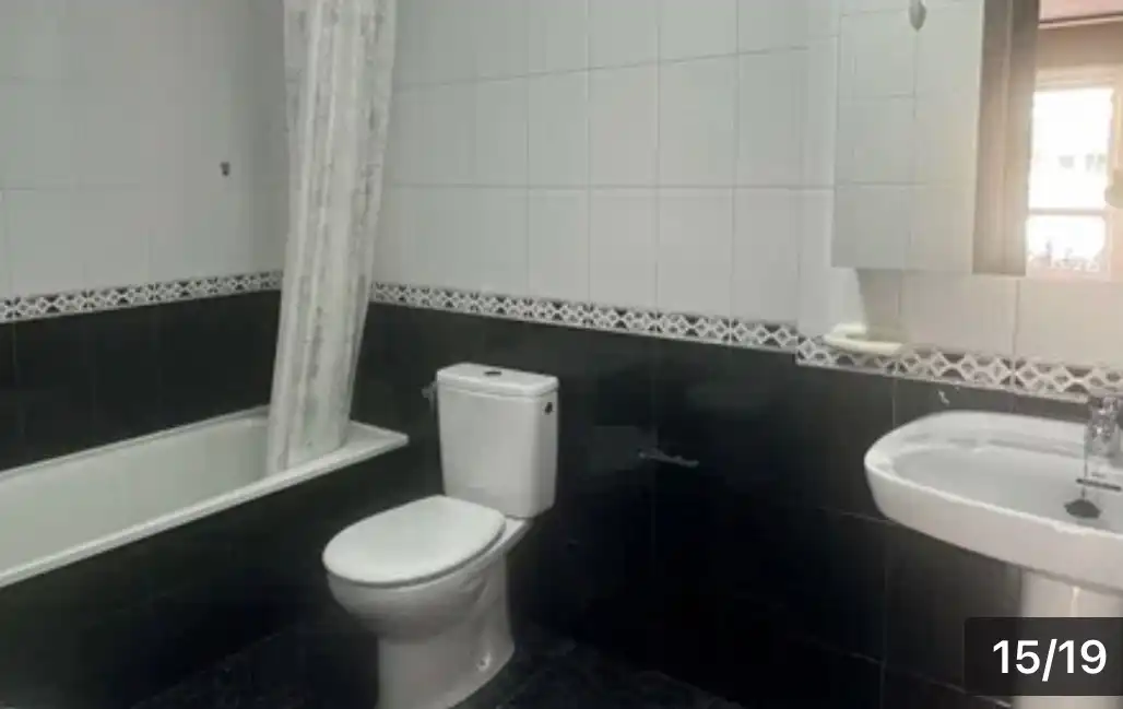 Bany de Pis de lloguer en Redondela amb Calefacció i Traster