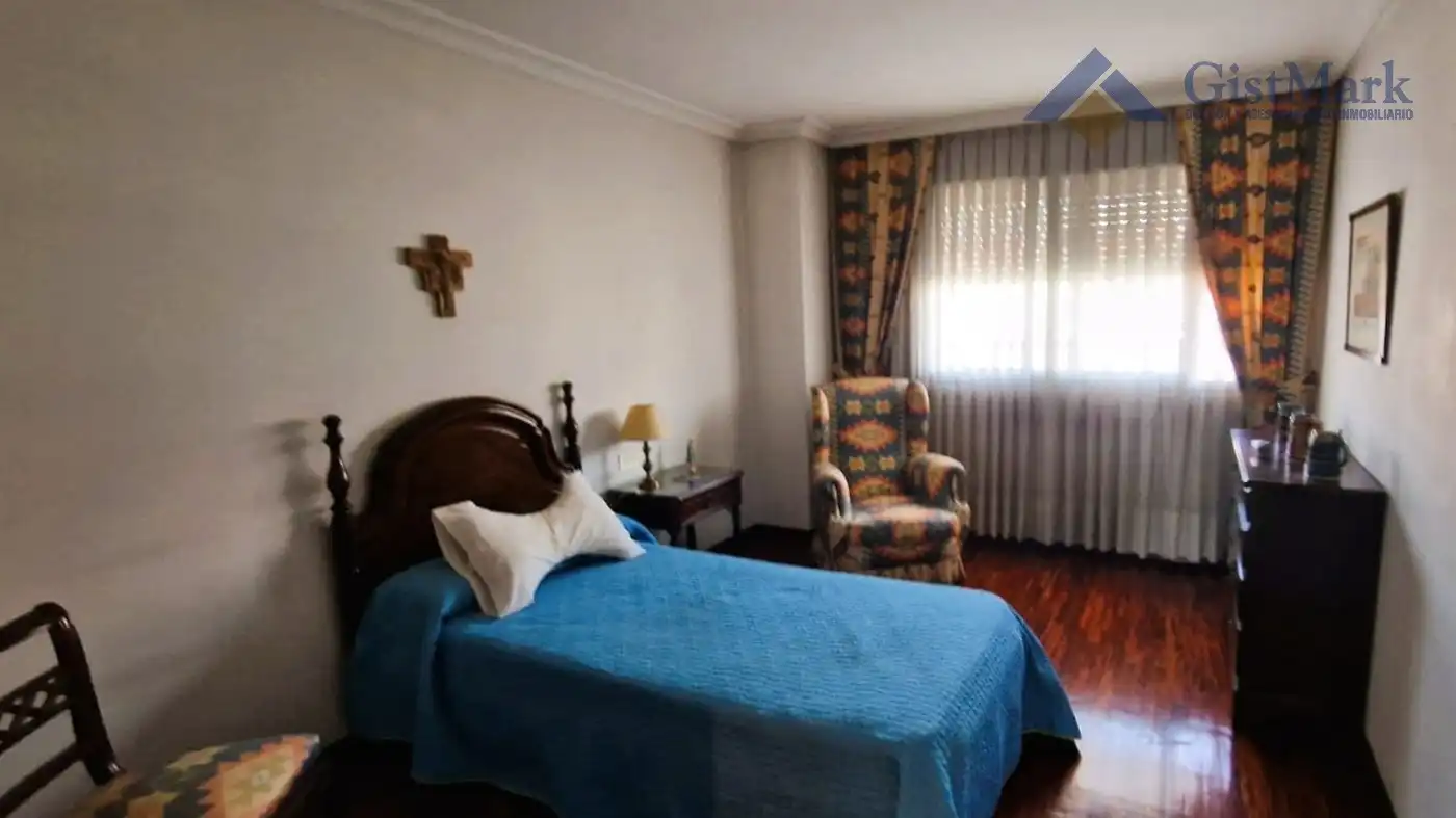 Habitación de Piso en venta en Vigo  con Calefacción, Parquet y Terraza