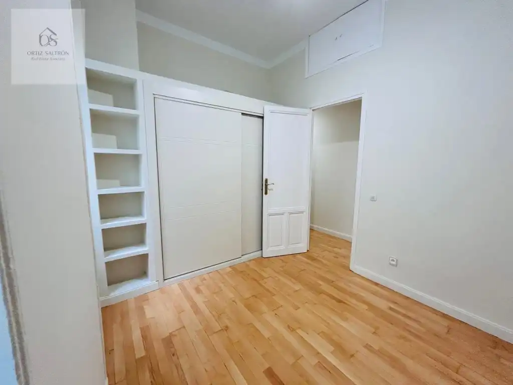 Habitación de Piso en venta en Madrid con Terraza