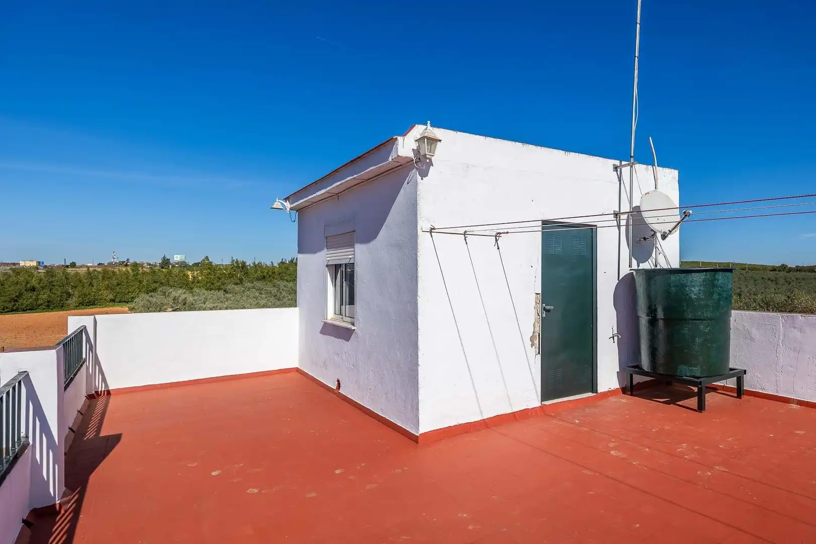 Vista exterior de Finca rústica en venda en Alcalá de Guadaira amb Aire condicionat i Piscina