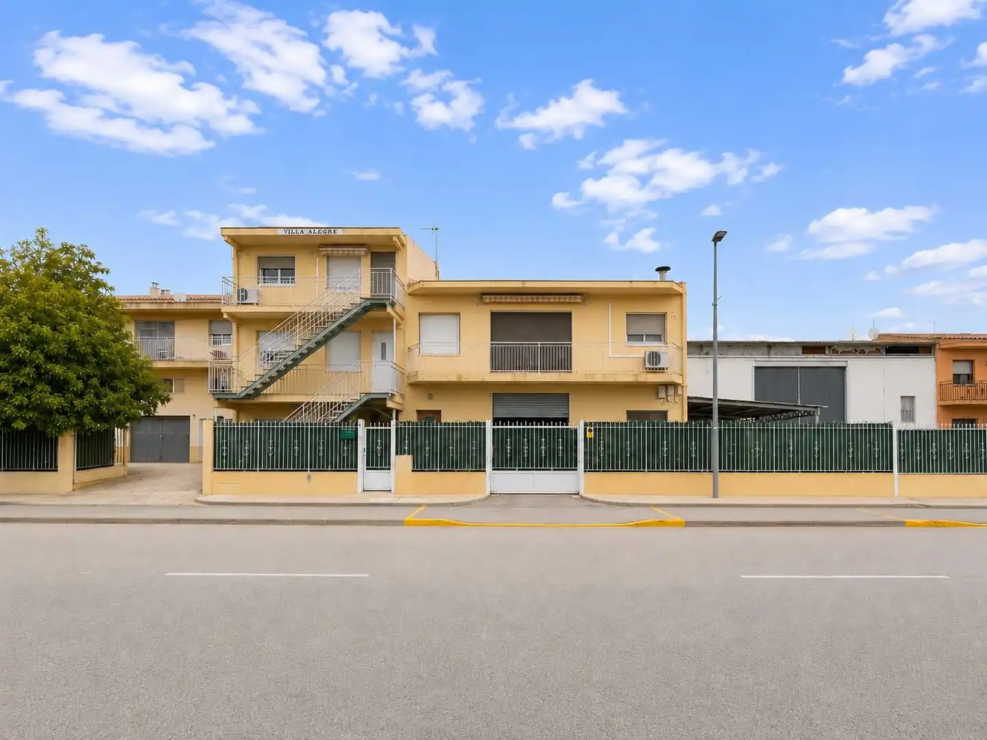 Vista exterior de Casa o chalet en venta en Llorenç del Penedès con Jardín privado y Amueblado