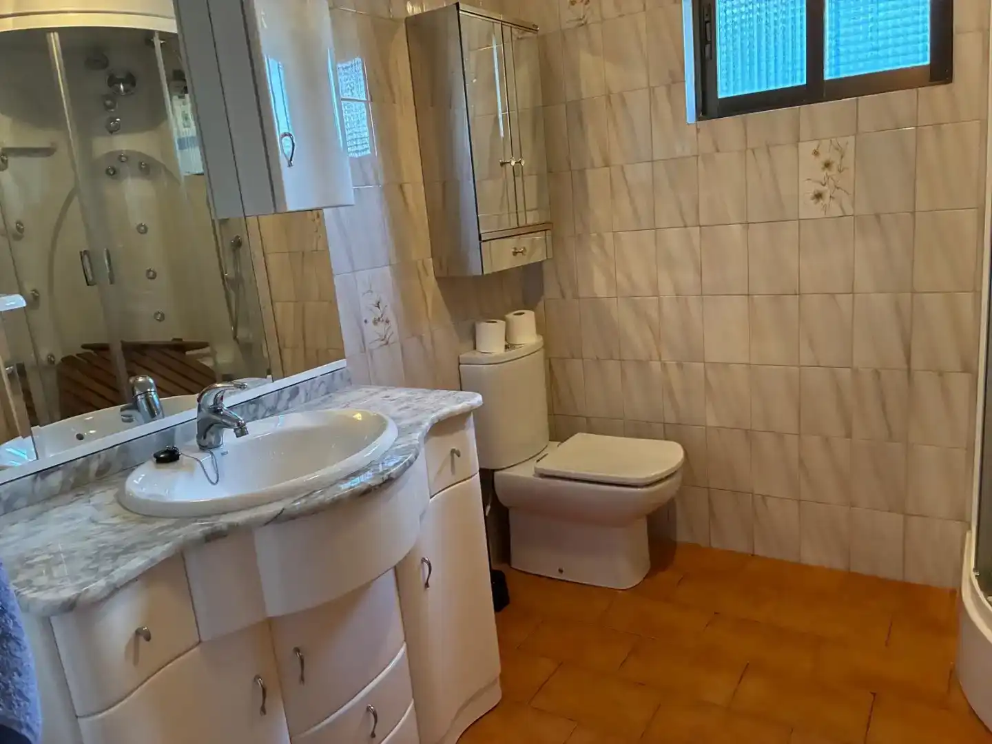 Bathroom of Houses for sale in Mombuey, Zamora