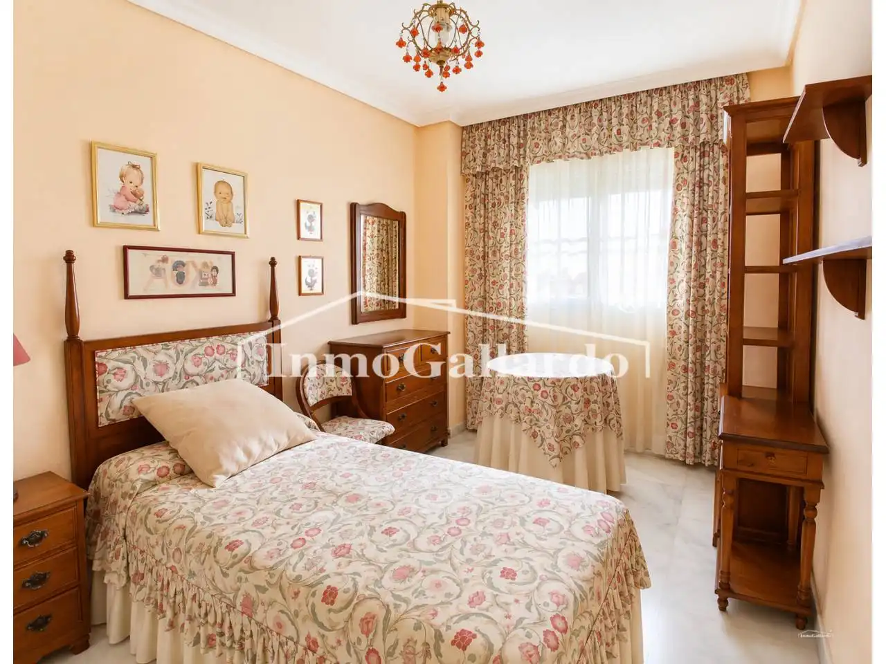 Habitación de Casa adosada en venta en Málaga con Aire acondicionado, Terraza y Piscina comunitaria