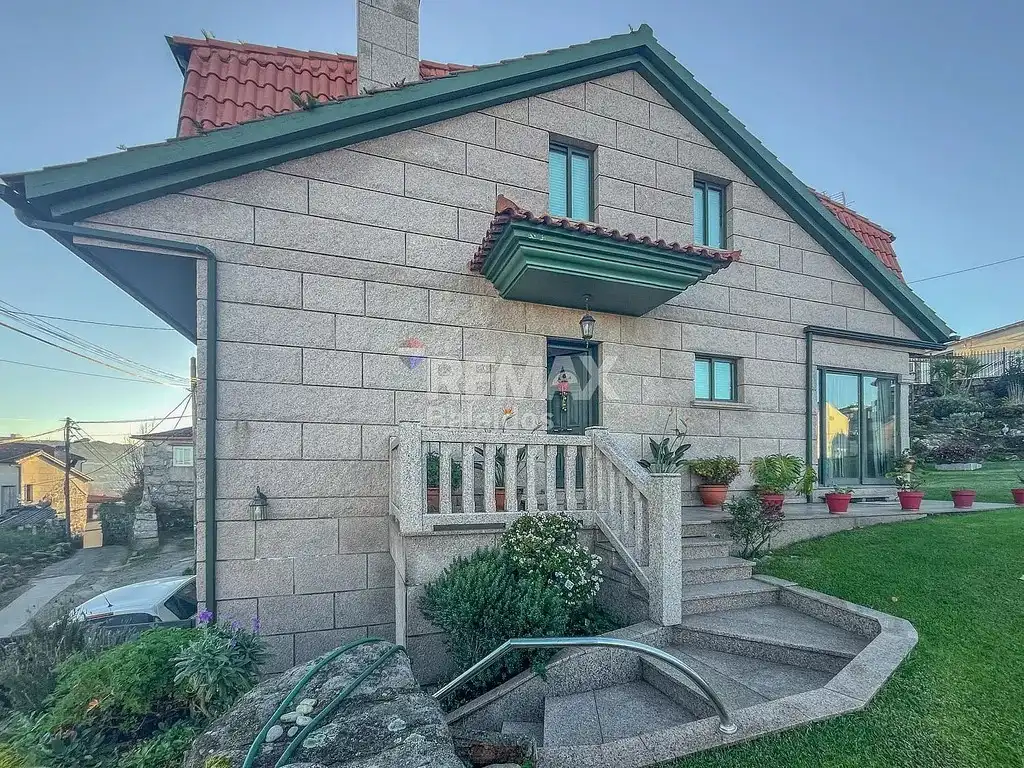 Exterior view of Houses for sale in Vigo   with Heating, Private garden and Parquet flooring