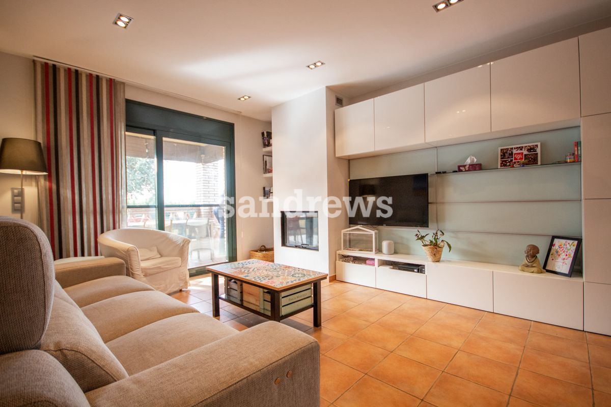 Sala d'estar de Casa o xalet en venda en Sant Miquel de Fluvià amb Aire condicionat, Calefacció i Jardí privat