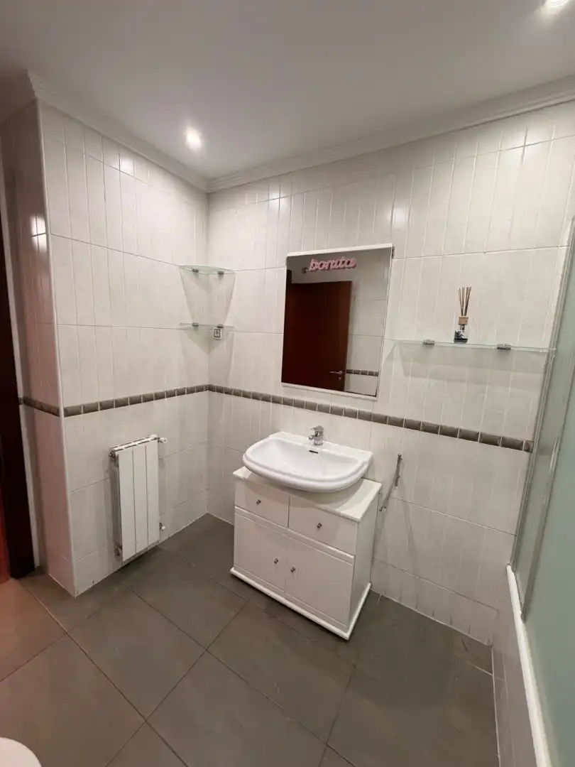 Baño de Piso en venta en Barakaldo  con Calefacción, Parquet y Amueblado