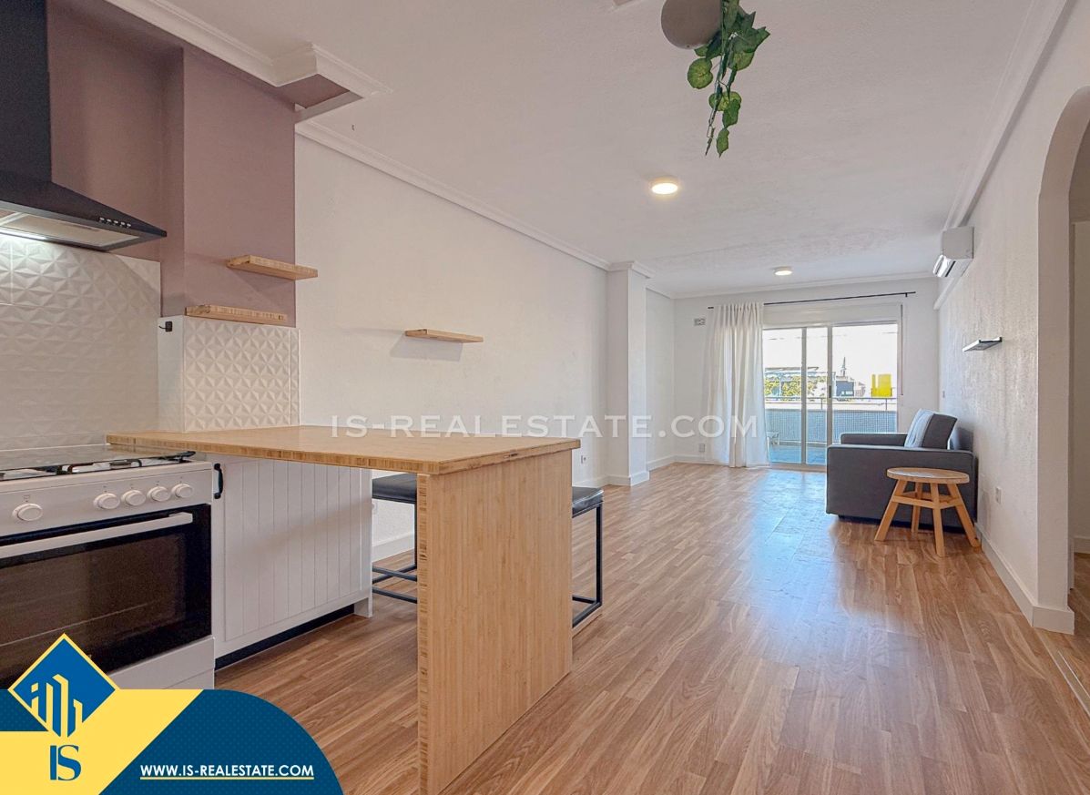 Vista exterior de Àtic en venda en Torrevieja amb Aire condicionat, Calefacció i Terrassa