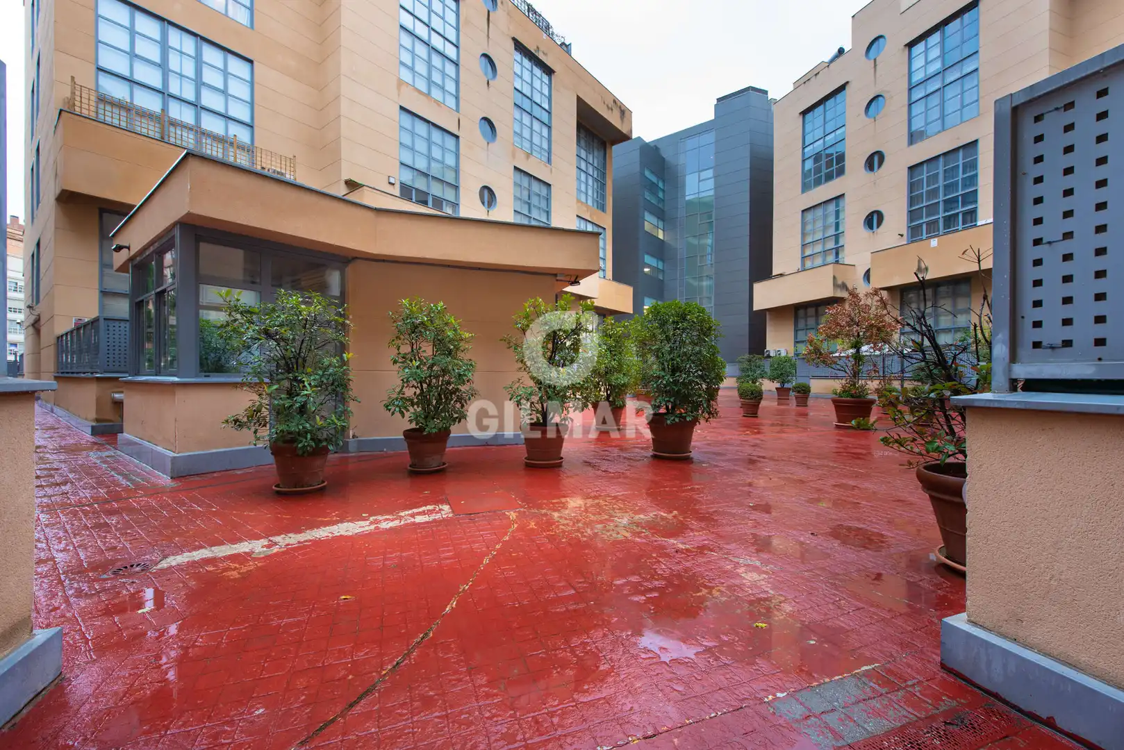 Vista exterior de Dúplex en venda en Madrid amb Calefacció i Balcó