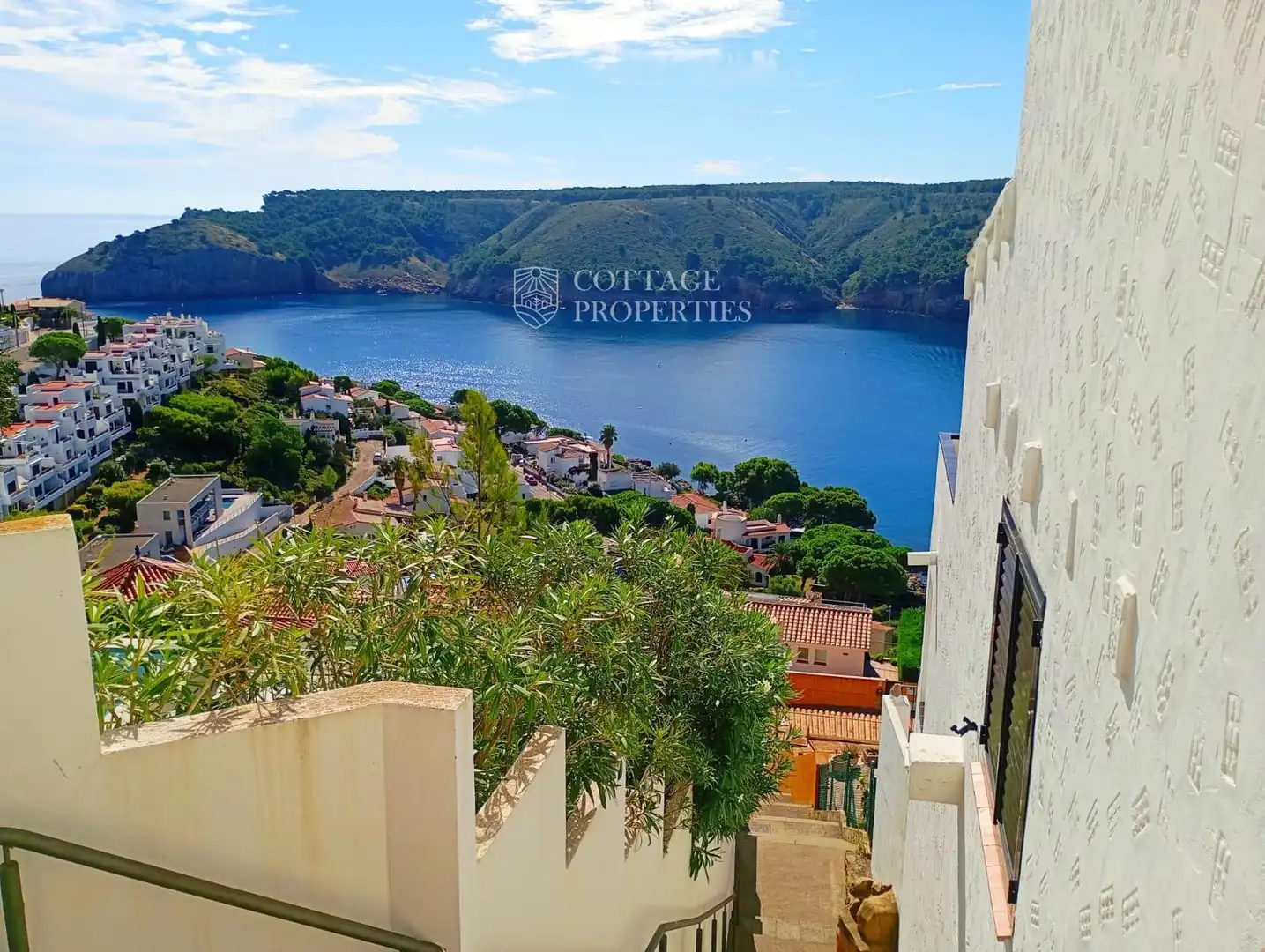 Vista exterior de Casa adosada en venta en L'Escala con Calefacción, Terraza y Piscina