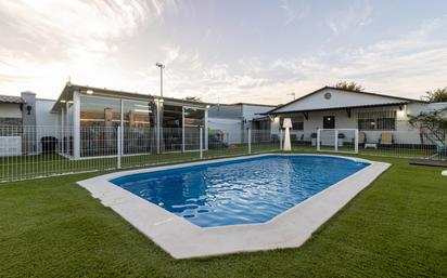 Piscina de Casa o xalet en venda en Jerez de la Frontera amb Aire condicionat, Jardí privat i Traster