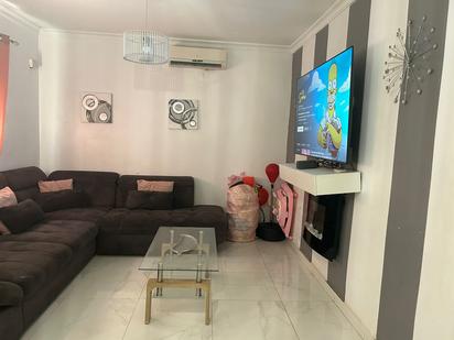 Living room of Single-family semi-detached for sale in Algeciras