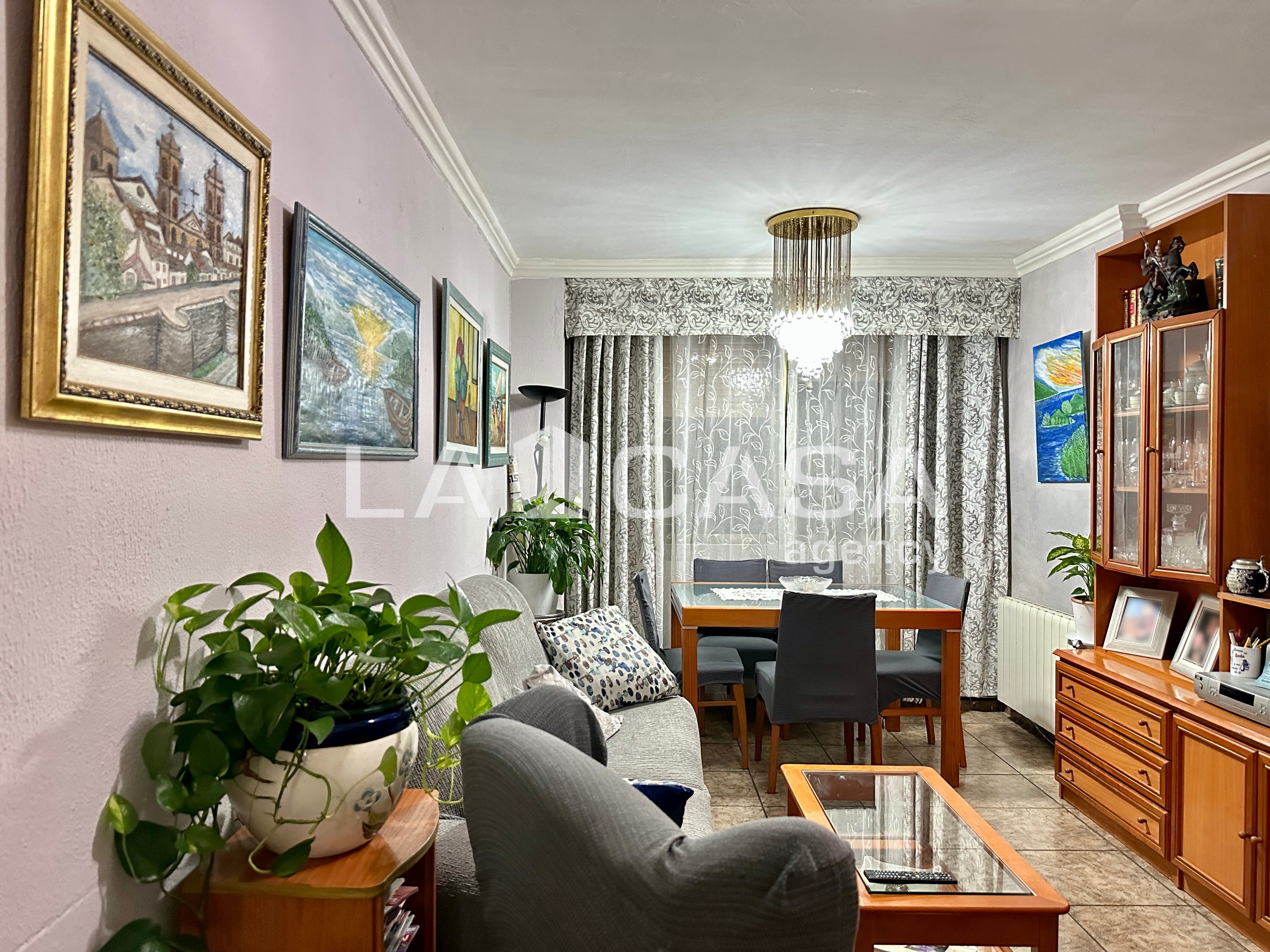 Sala d'estar de Pis en venda en Santa Coloma de Gramenet amb Calefacció