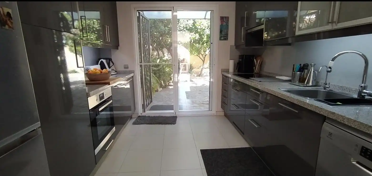 Cuina de Casa o xalet en venda en L'Alfàs del Pi amb Jardí privat