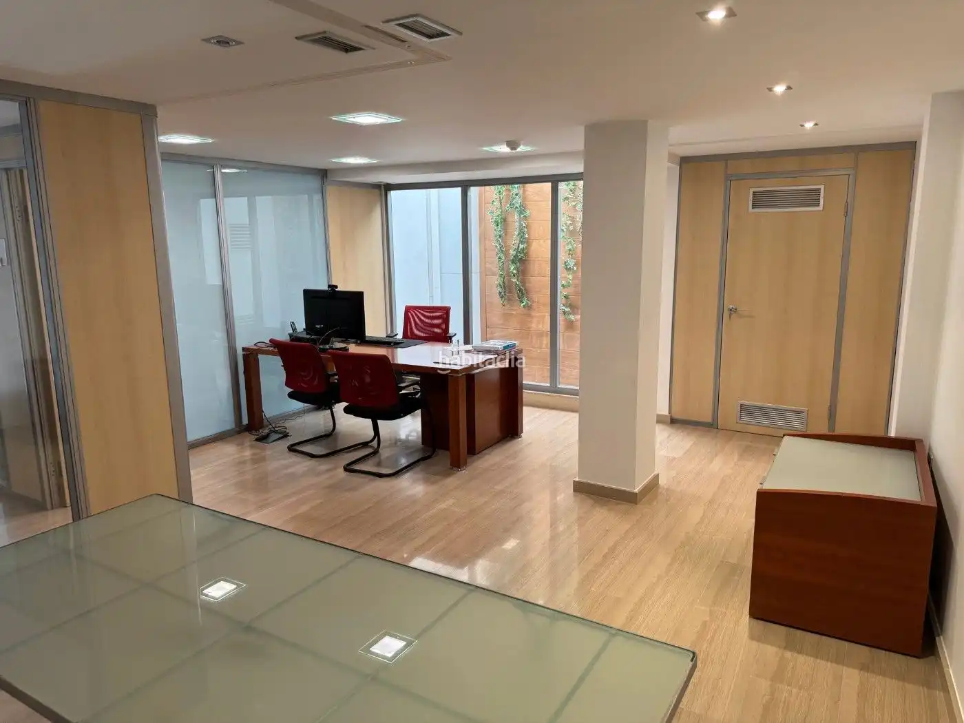 Office space for sale in Calle San Vicente 26