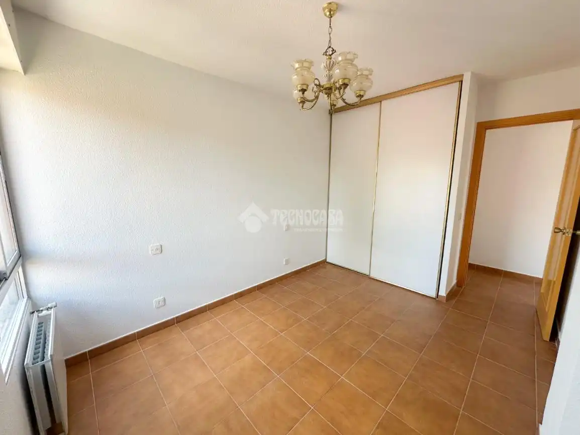 Schlafzimmer von Einfamilien-Reihenhaus zum Verkauf in Collado Villalba mit Heizung, Abstellraum und Alarm
