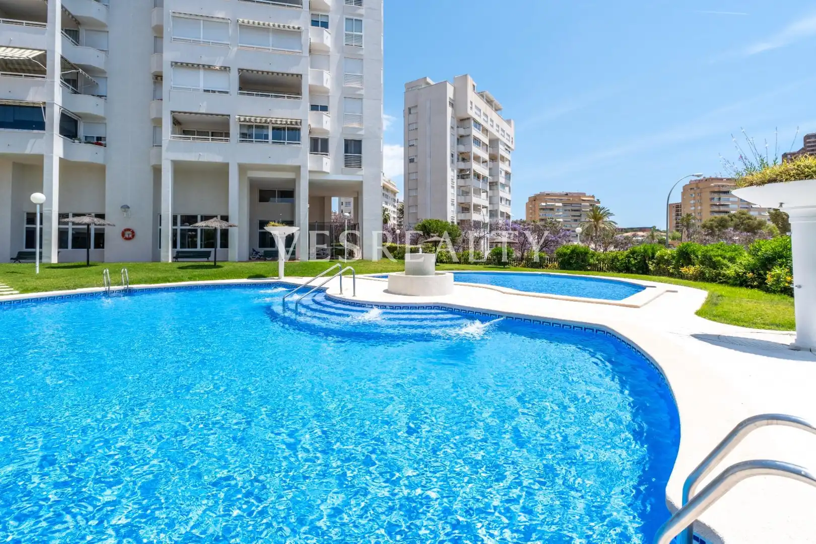Vista exterior de Àtic de lloguer en Alicante / Alacant amb Jardí privat, Terrassa i Balcó