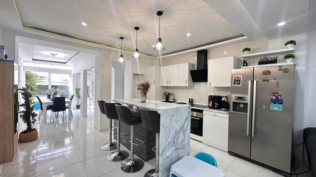 Casa-chalet en Venta en Alginet