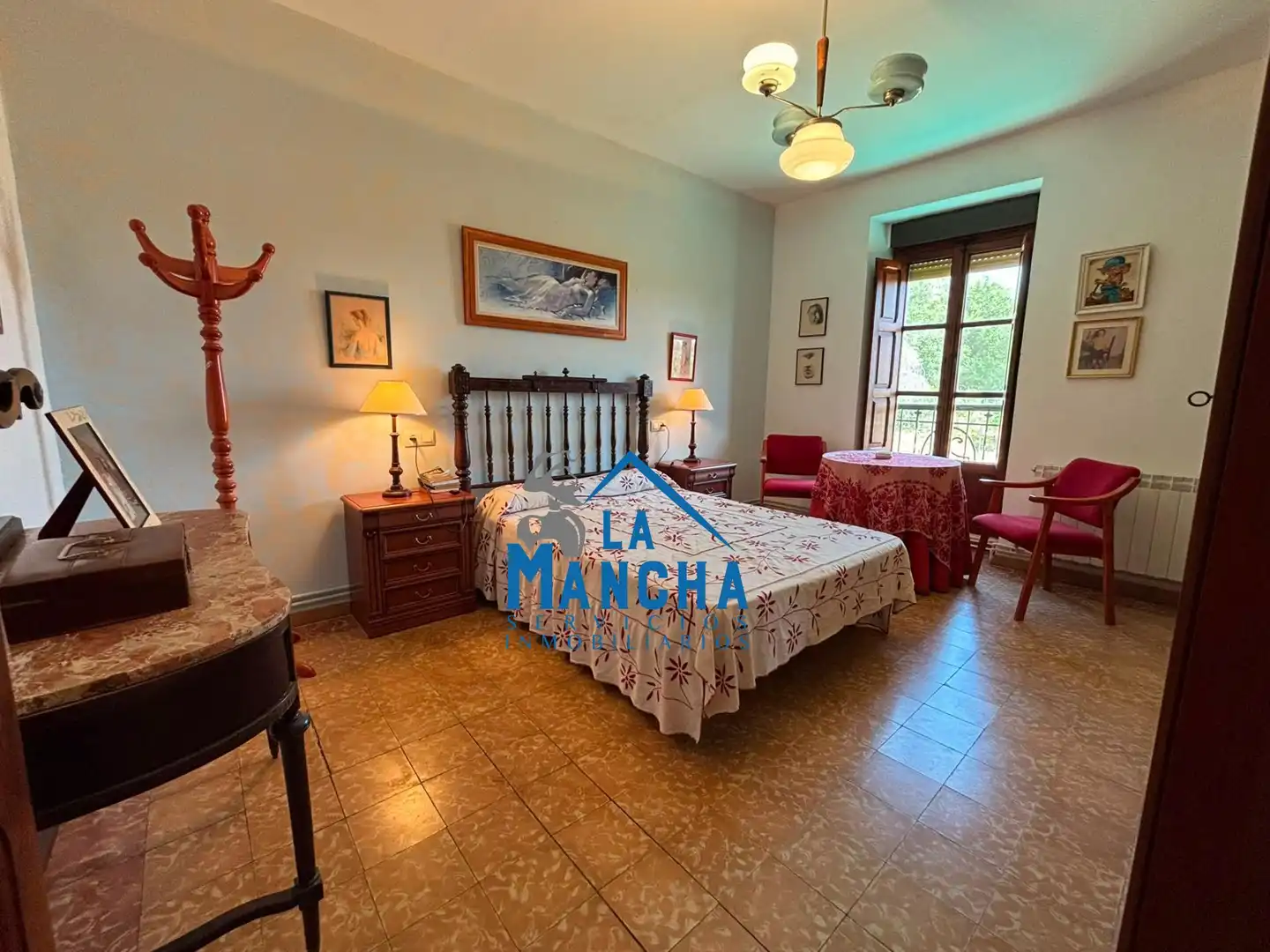Vista exterior de Casa o chalet en venta en Hoya-Gonzalo con Calefacción, Jardín privado y Amueblado