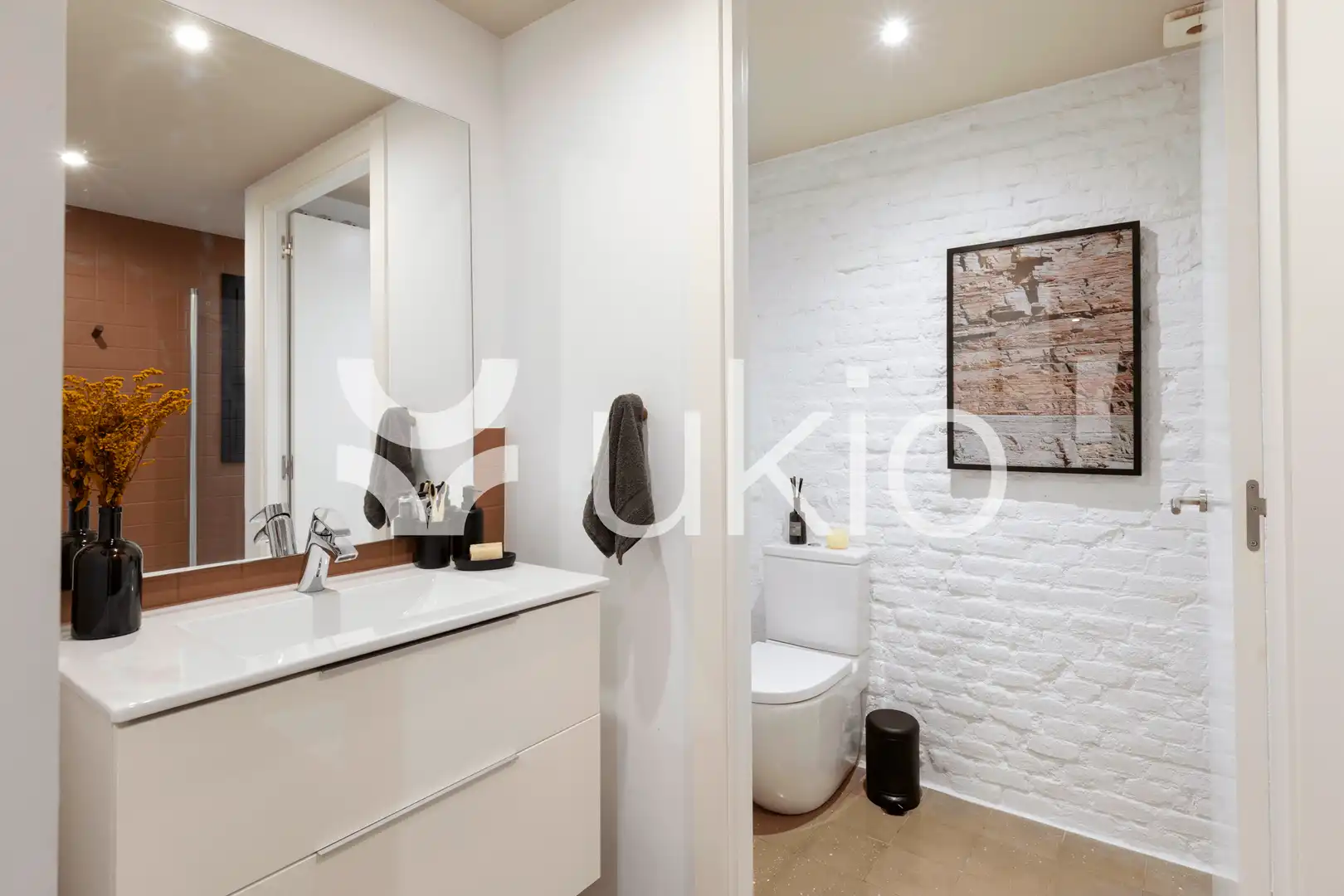 Bathroom of Apartments for rent in Barcelona  with Air Conditioner, Heating and Furnished