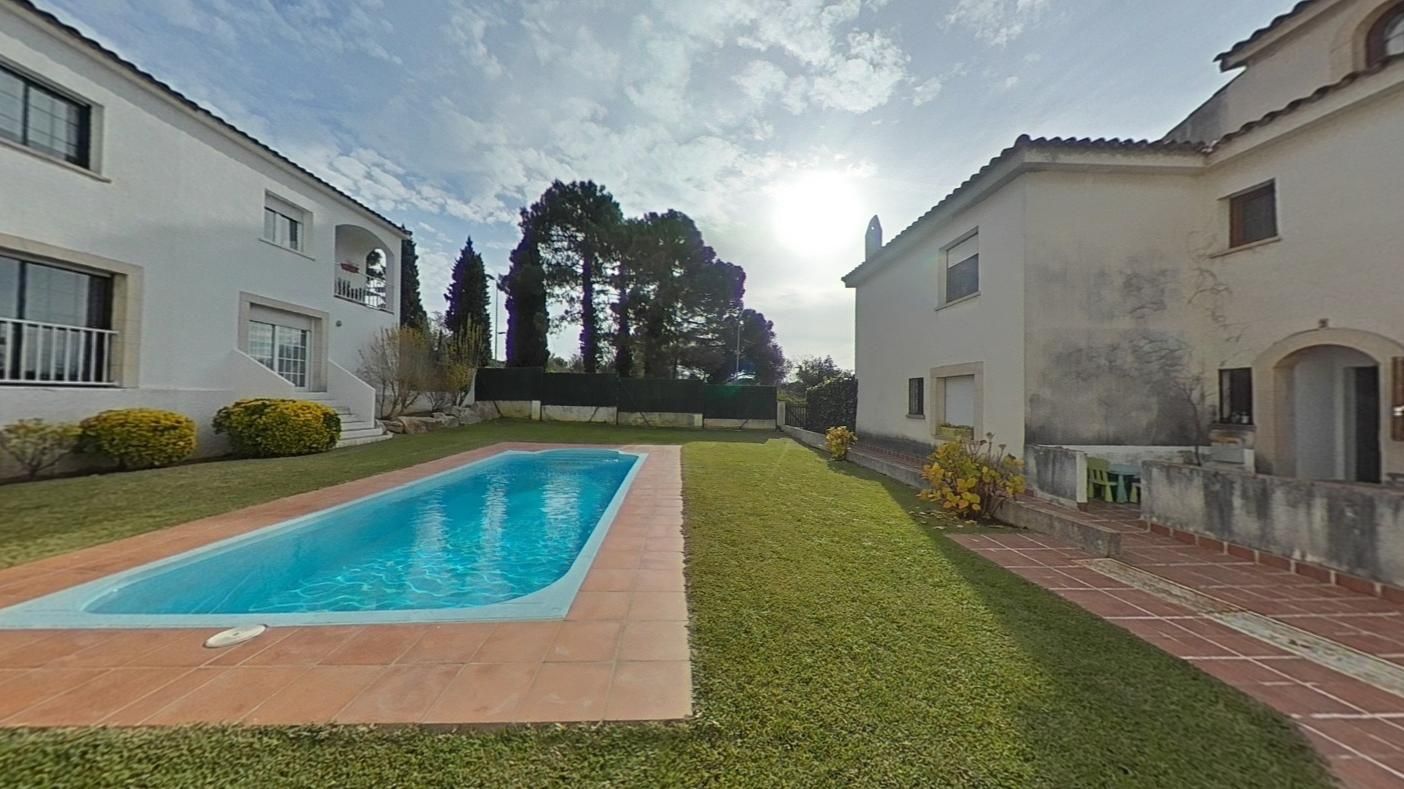 Jardí de Casa adosada en venda en Girona Capital amb Calefacció i Piscina