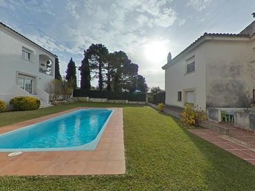 Casa bifamiliare con piscina in vendita a Ronda Fort Roig