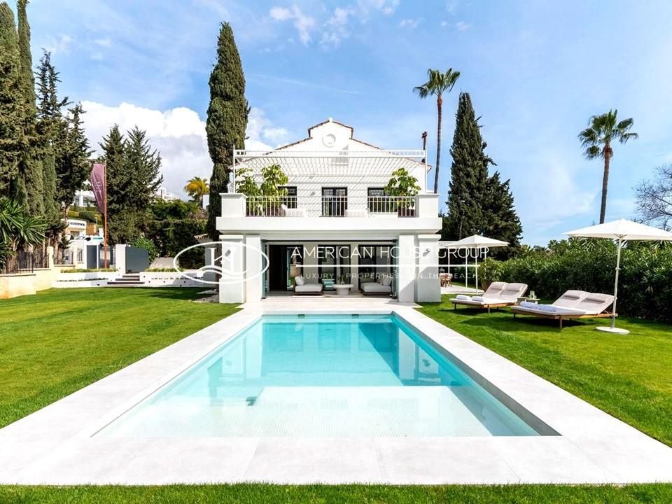 Exterior view of House or chalet for sale in Marbella  with Air Conditioner, Private garden and Terrace