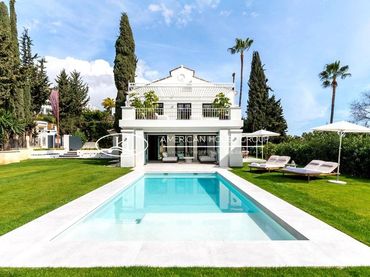 Casa amb piscina en venda a Los Granados