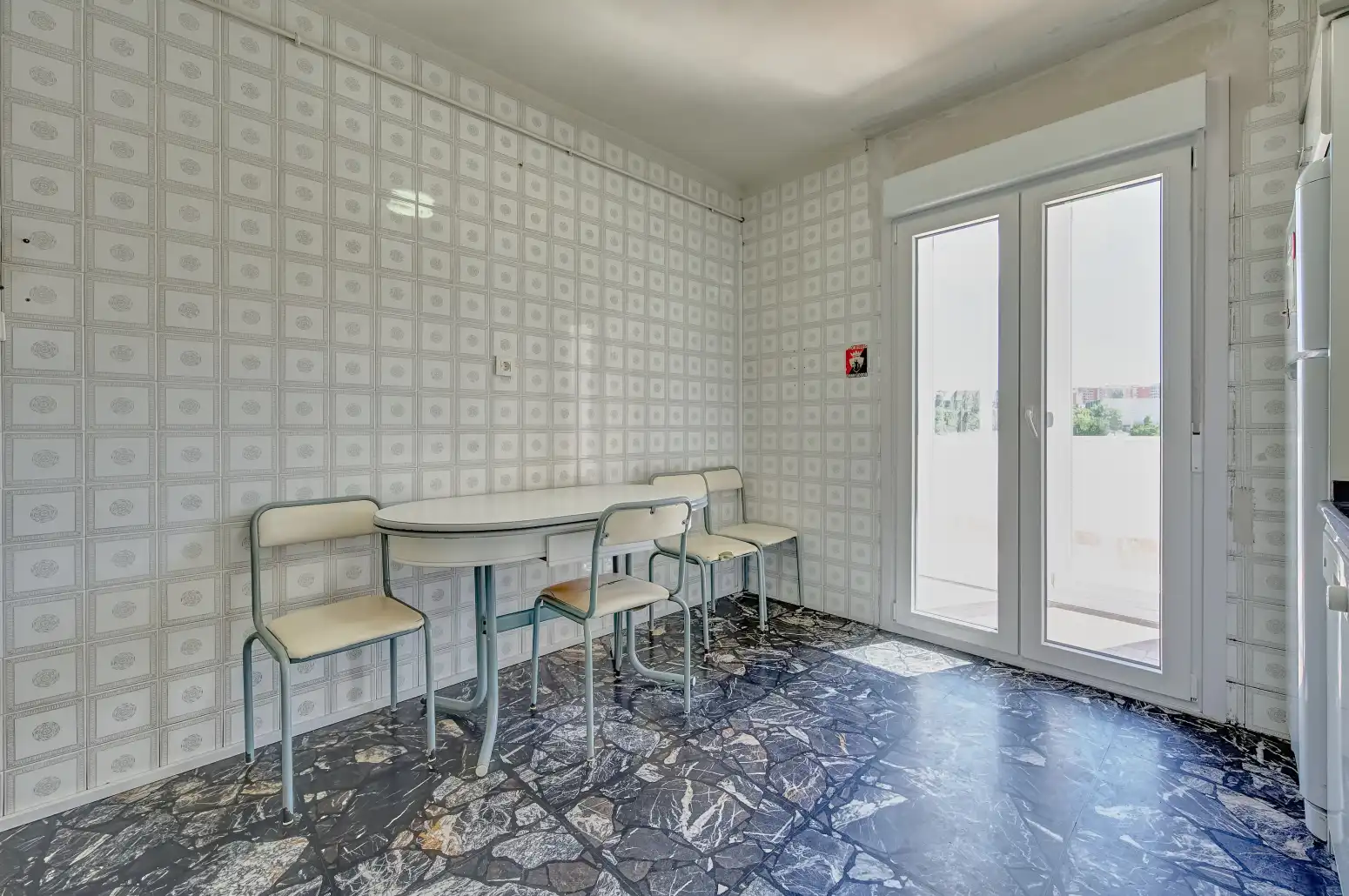 Comedor de Piso en venta en  Pamplona / Iruña con Calefacción, Terraza y Balcón