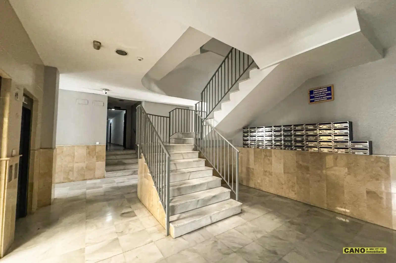 Piso en venta en Roquetas de Mar con Terraza, Trastero y Piscina
