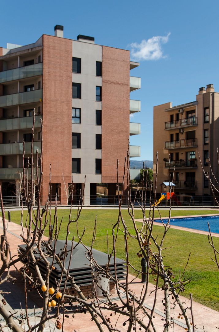 Vista exterior de Pis en venda en Manresa amb Calefacció, Parquet i Terrassa