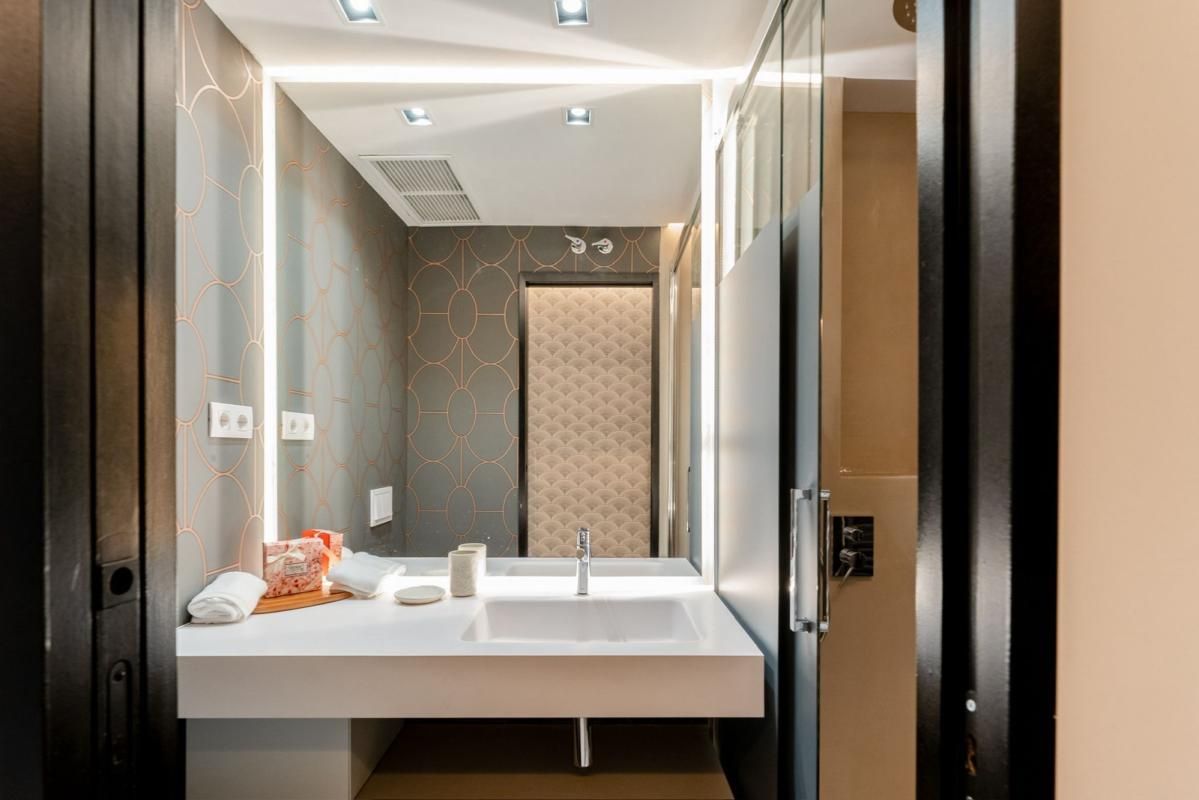 Bany de Pis en venda en  Madrid Capital amb Aire condicionat i Moblat