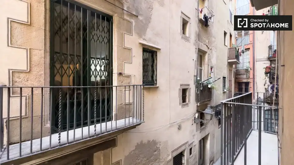 Room in Sant Pere, Sta. Caterina i la Ribera