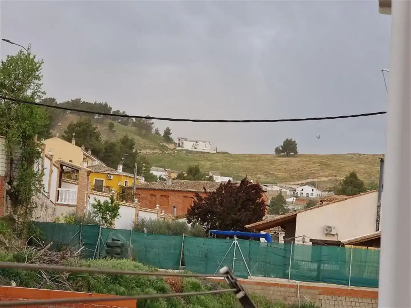 Vista exterior de Pis en venda en Huete amb Parquet, Moblat i Balcó
