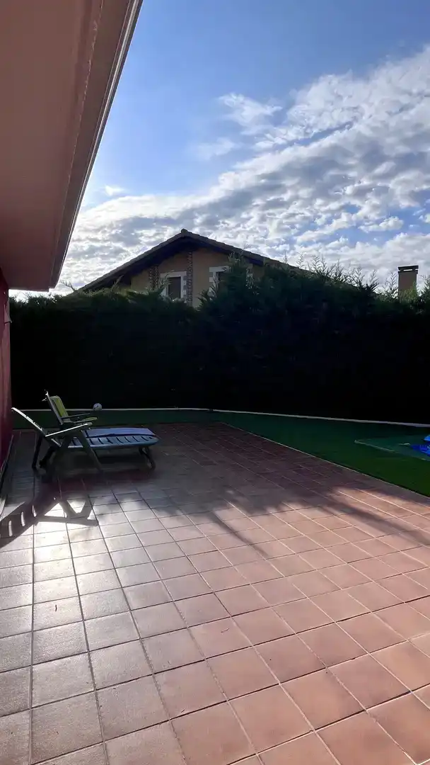 Terrassa de Casa adosada en venda en Medina de Pomar amb Jardí privat, Traster i Piscina