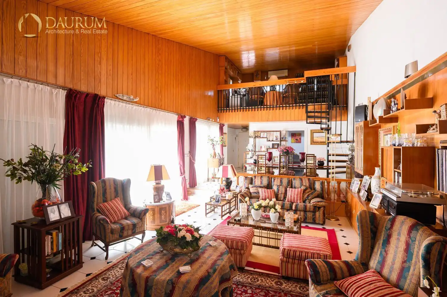 Sala de estar de Casa adosada en venta en Boadilla del Monte con Aire acondicionado, Calefacción y Jardín privado