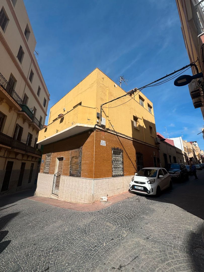 Exterior view of House or chalet for sale in  Melilla Capital  with Air Conditioner, Terrace and Storage room