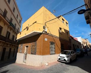 Vista exterior de Casa o xalet en venda en  Melilla Capital amb Aire condicionat, Terrassa i Traster