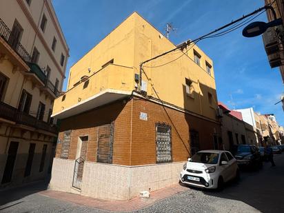 Vista exterior de Casa o xalet en venda en  Melilla Capital amb Aire condicionat, Terrassa i Traster