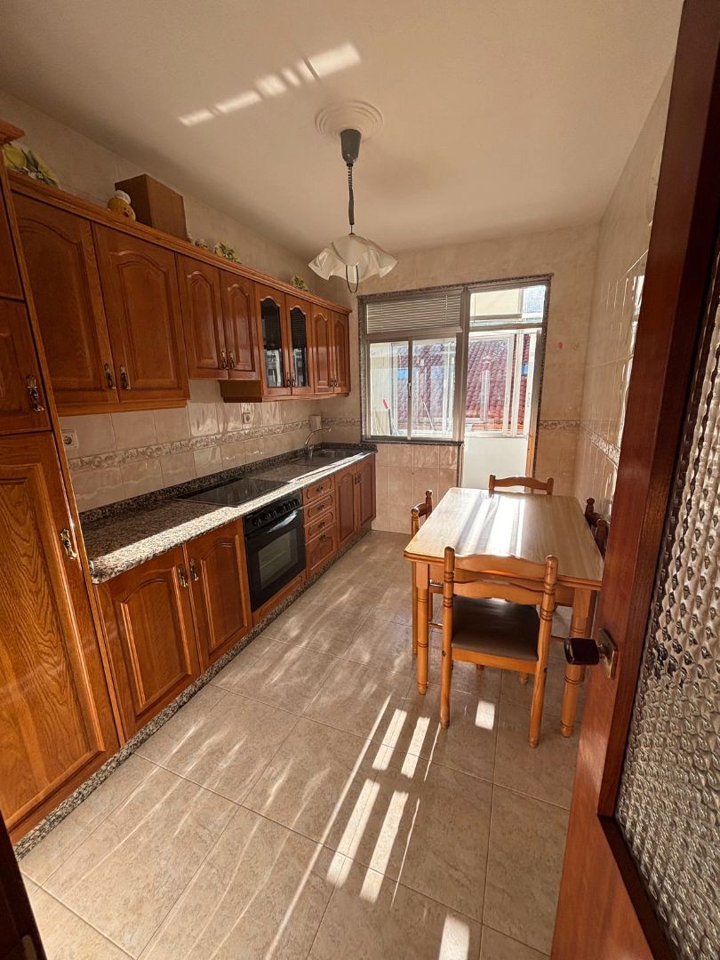 Kitchen of Flat to rent in Narón  with Parquet flooring, Furnished and Oven