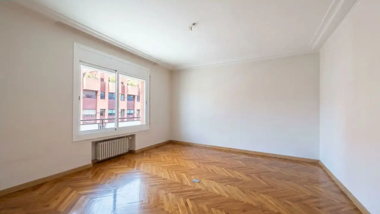 Schlafzimmer von Wohnung zum Verkauf in Barcelona mit Terrasse und Balkon