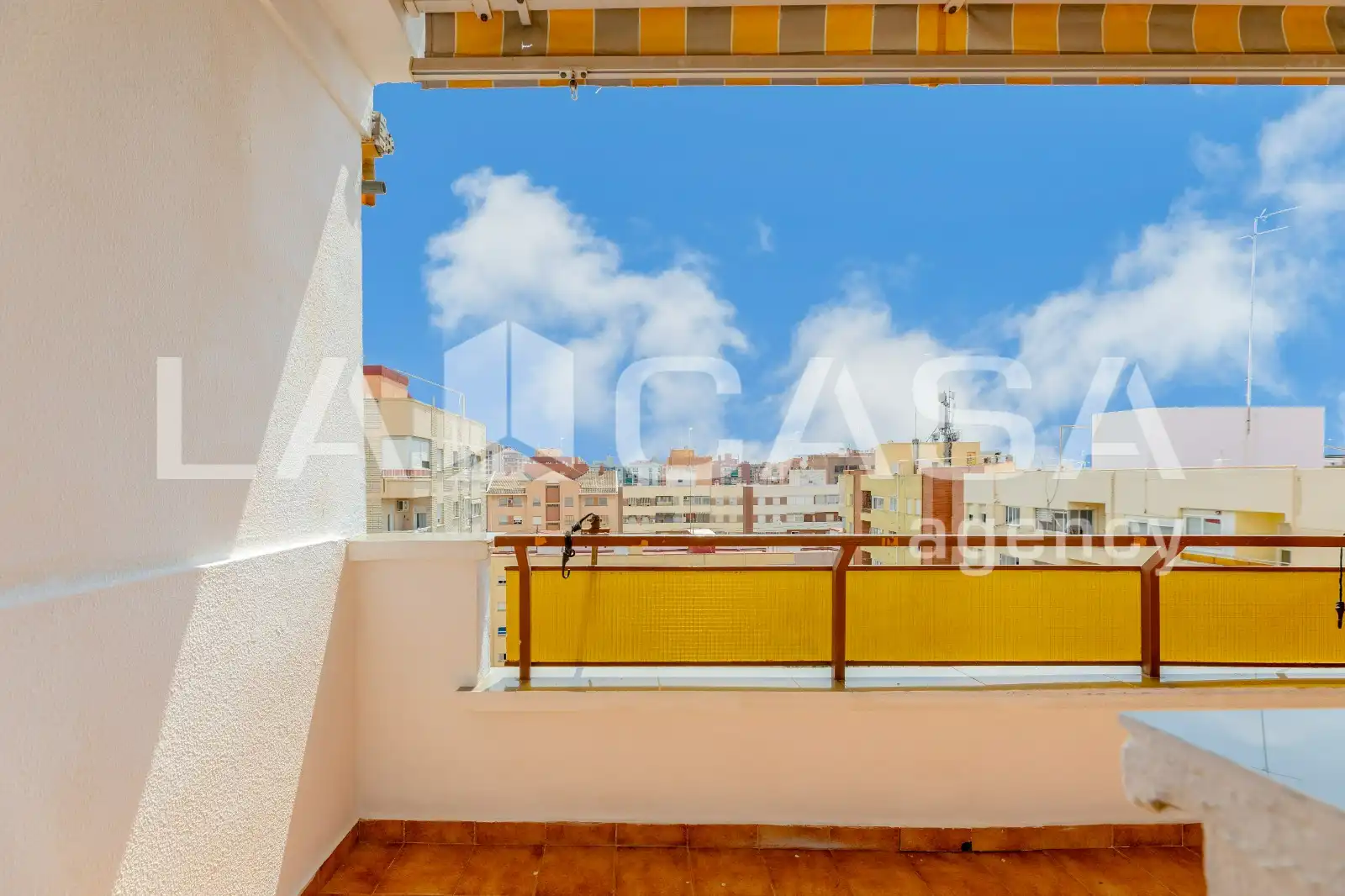 Piso con terraza en venta en Carrer de Sèneca