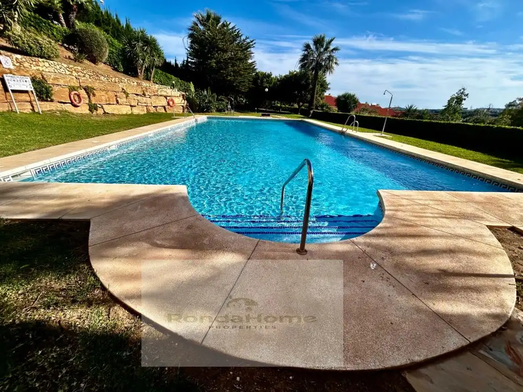 Piscina de Pis en venda en Fuengirola amb Terrassa