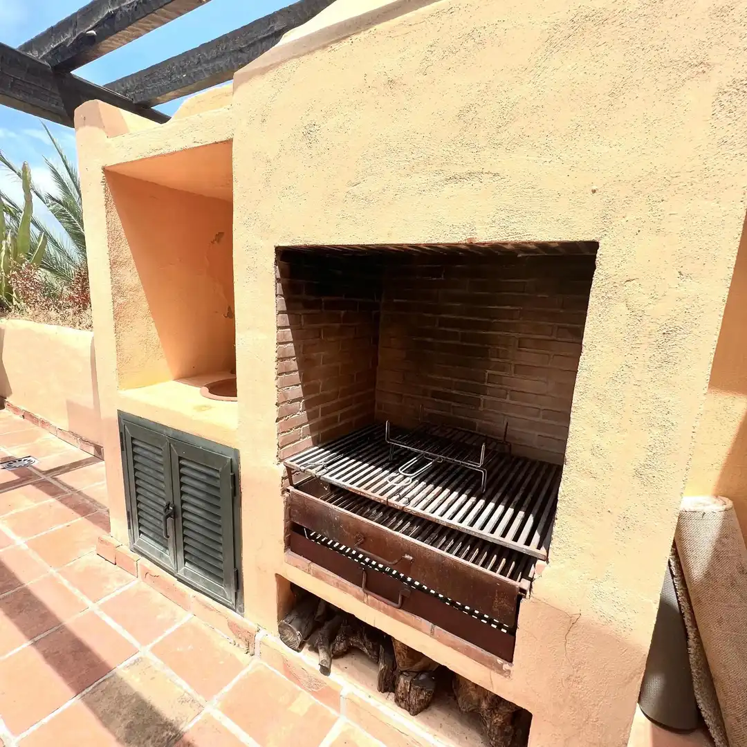 Dachboden zur Miete in Estepona mit Klimaanlage, Terrasse und Schwimmbad