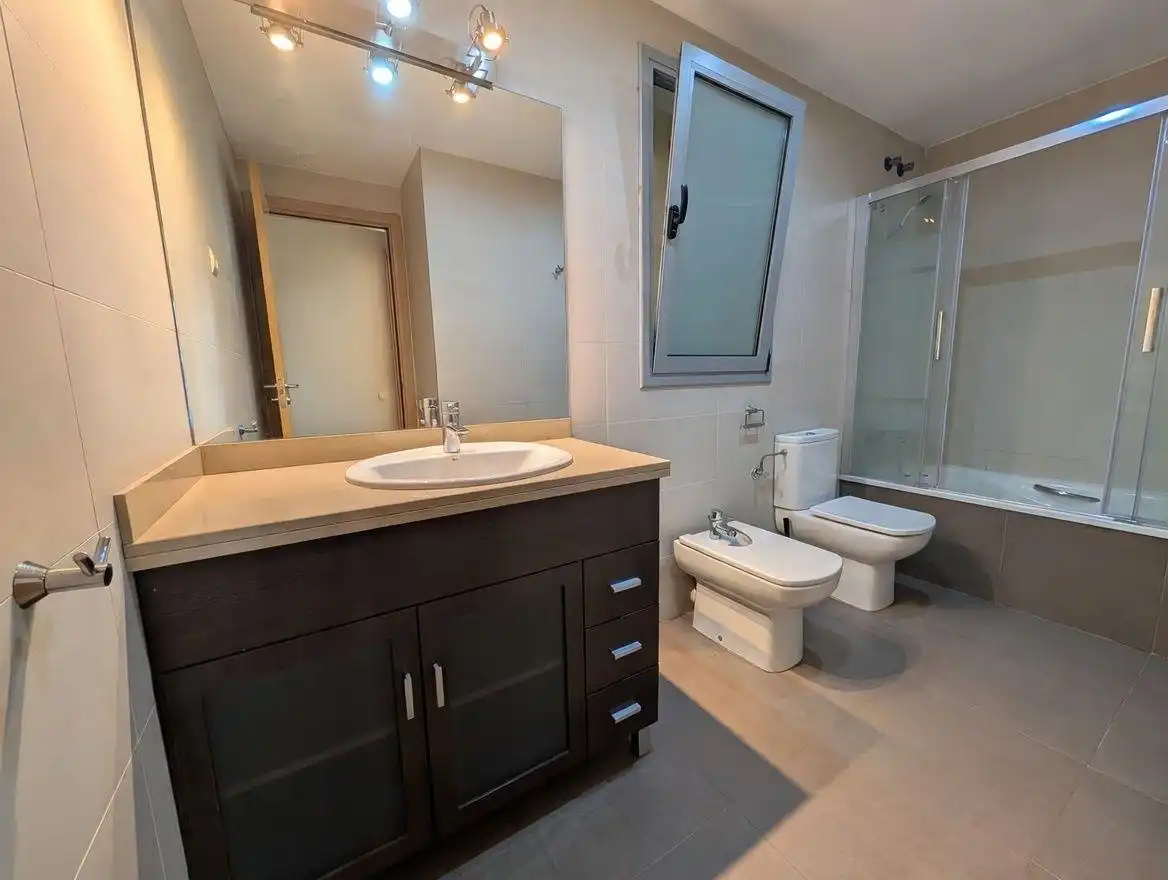 Baño de Piso en venta en Molins de Rei con Aire acondicionado, Amueblado y Balcón